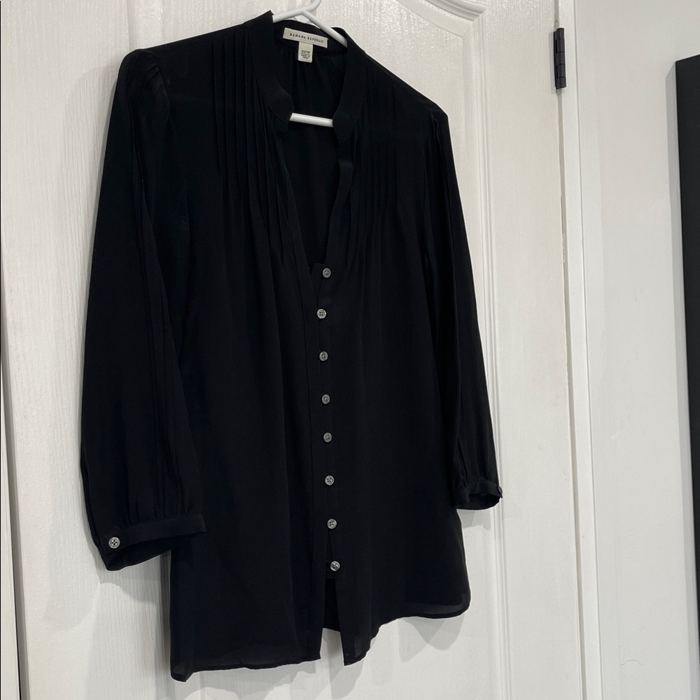 Banana republic blouse in black